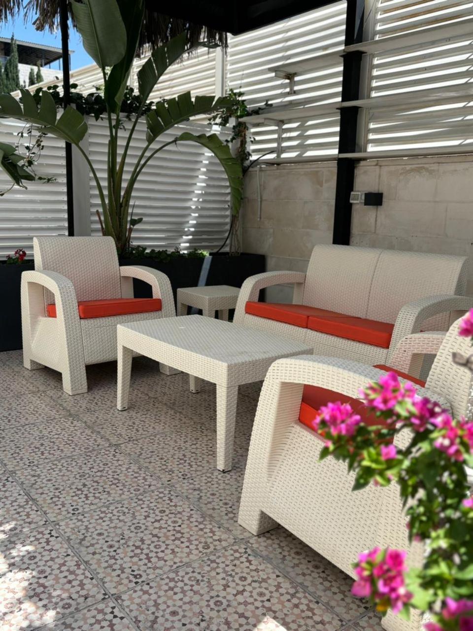 Seas Hotel Amman Buitenkant foto